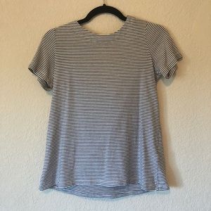 Super cute bow-back tee!